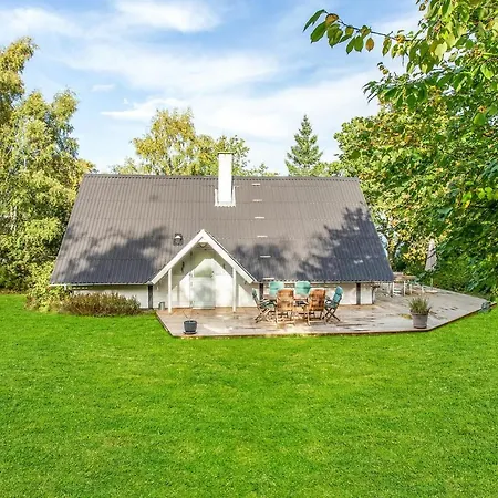Beautiful House In With 2 Bedrooms *