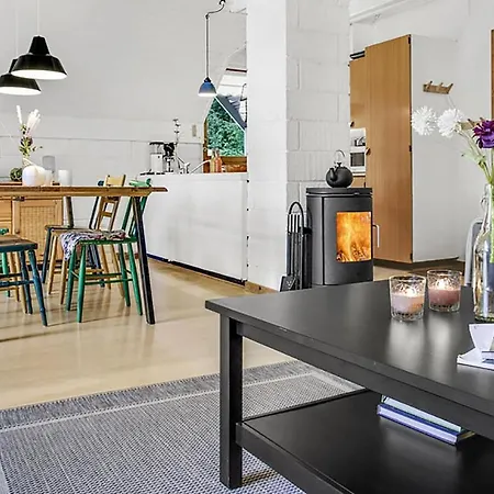 Beautiful House In With 2 Bedrooms *